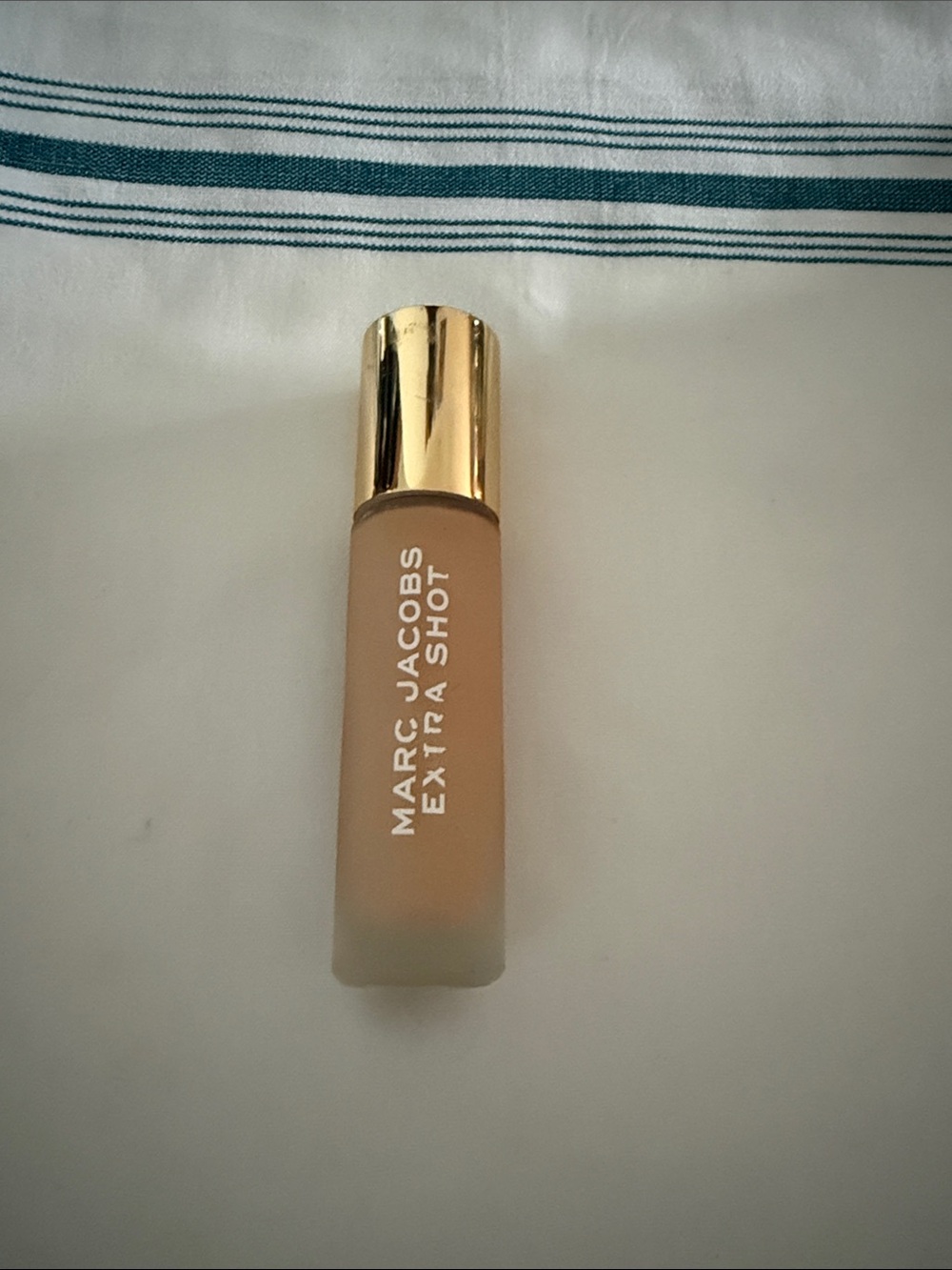Marc Jacobs Extra Shot caffeine concealer and foundation — medium 200